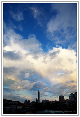Taipei 101 只剩下藍天白雲囉