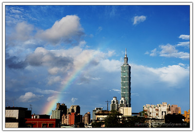 最近的天氣一直給人洗三溫暖的感覺，常常一夜大雨，然後一大早起來是漂亮的藍天，運氣好的話還可以看到漂亮的彩虹掛在 Taipei 101 的旁邊。