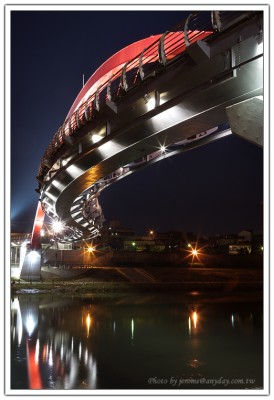 台北彩虹橋有趣的結構曲線